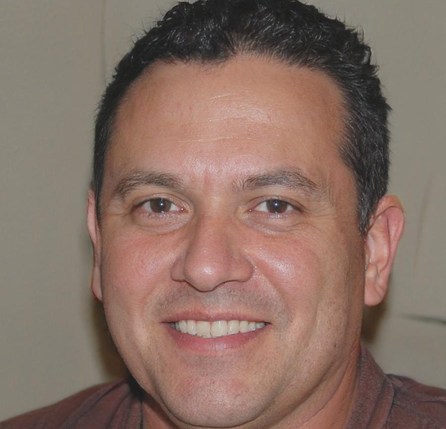 Portrait d'Aurélien Desroches, analyste financier